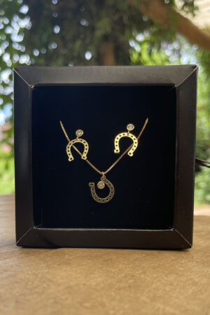 Conjunto Colar e Brinco Ferradura Folheado a Ouro 18K