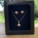 Conjunto Infantil Colar e Brinco Pingente Ovelha