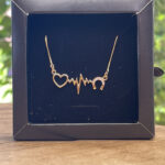 Colar Veneziana 45cm Pingente Batimentos Ferradura Cravejada Folhado a Ouro 18k