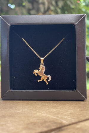 Colar Veneziana 45cm Pingente Cavalo Country strass Folheado a Ouro 18k