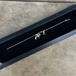 Pulseira Rabo de Rato 21cm com Pingentes de Cavalo/Ferradura Resinada