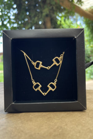 Colar Sobreposição Veneziana 60cm Pingente Bridão Folheado a Ouro 18K