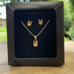 Conjunto Infantil Colar e Brinco Pingente Cavalo Folheado Ouro 18k