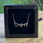 Colar Veneziana 45cm Pingente Batimentos Ferradura Cravejada