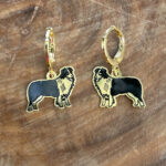 Brinco Boder Collie Resinado Folheado a Ouro 18k