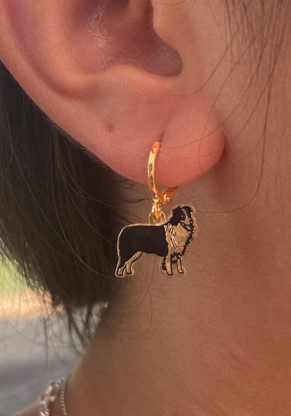 Brinco Boder Collie Resinado Folheado a Ouro 18k - Imagem 2