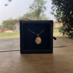 Colar Veneziana com Bolinhas 45 cm Pingente NSA Cravejada Folheado a Ouro 18k