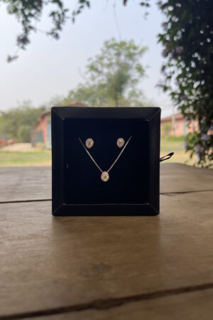 Conjunto Colar e Brinco Gota Cravejado em Prata 925
