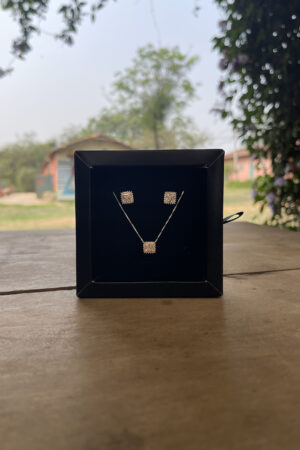 Conjunto Colar e Brinco Quadrado Cravejado em Prata 925