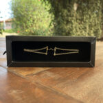 Pulseira Elo Portuguesa Duplo 21cm com Pingente Freio Resinado Foleado a Ouro 18k