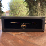 Pulseira Cordão Baiano 21cm Pingente Medalha Cavalo Resinado Foleado a Ouro 18k