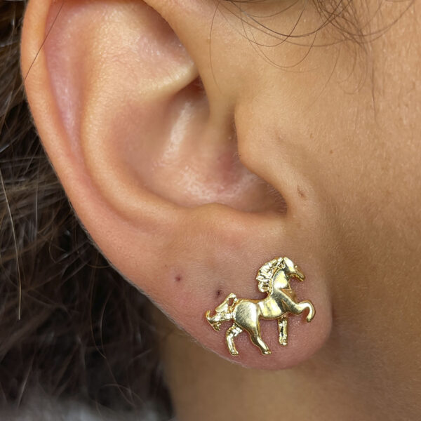 Brinco Fixo Cavalo Country Folheado a Ouro 18k - Imagem 1