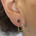 Brinco Estribo Cravejado Folheado a Ouro 18k