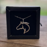 Colar Veneziana 45cm Pingente Cabeça de Cavalo Vazado em Prata 925