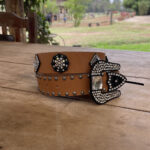 Cinto Bege com Detalhes em Pedras Prata e Preto tamanho 85