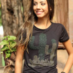 Camiseta Feminina UC Preta com Strass em Desenho de Cacto