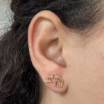 Brinco Fixo Cavalo Vazado Folheado a Ouro 18k