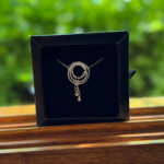 Colar Veneziana Gravata 80cm Pingente Laço em Prata 925