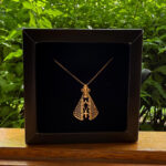 Colar Veneziana 45cm Pingente NSA Cravejado Azul Folheado a Ouro 18k