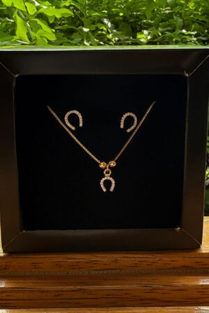 Conjunto Colar Veneziana e Brinco Ferradura Cravejada Folheado a Ouro 18k
