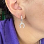 Brinco Argolinha Lisa Ferradura Cravejada Z.Cristal em Prata 925