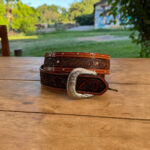 Cinto de Couro Trabalhado com Strass