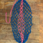 Rede de Feno Azul com Rosa com a Ponta Rosa