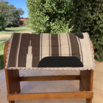 Manta para Sela Mustang Cor:Bege c/ Marrom