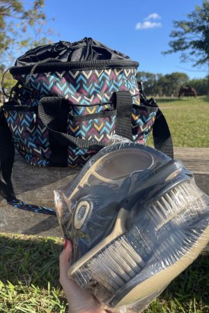 Bolsa Kit Higiênico com Kit Limpeza Weaver Estampada Preta e Bege