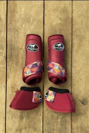 Kit Caneleira e Cloche Boots Horse M cor:Vinho com Estampa