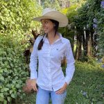 Camisa Feminina UC Manga Longa Branca com Folinhas