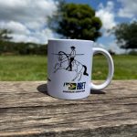 Caneca ABET Branca com 3 Desenhos de Cavalos de Equitação de Trabalho