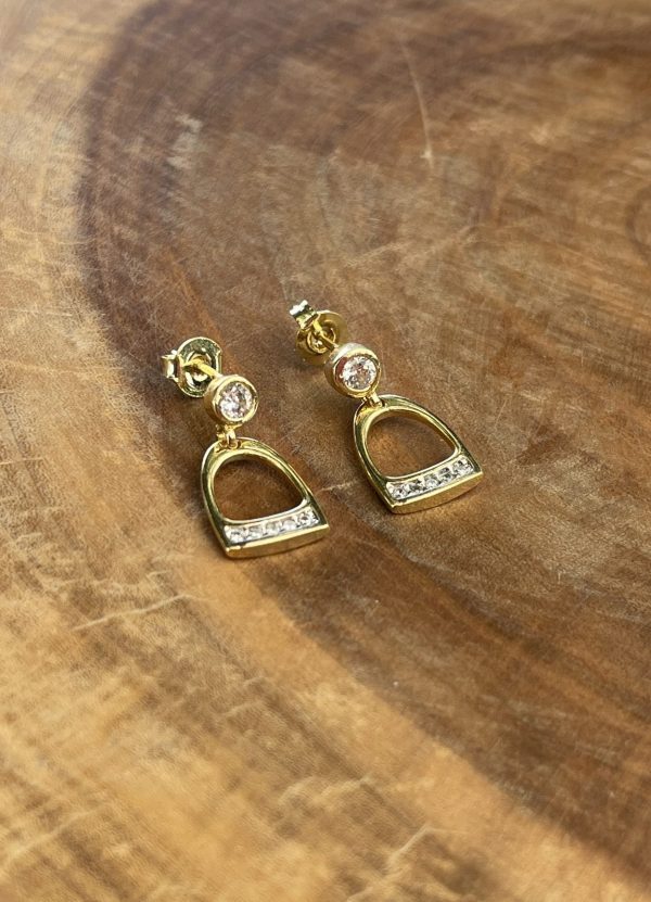 Brinco Ponto de Luz com Estribo Cravejado Folheado a Ouro 18k - Imagem 1