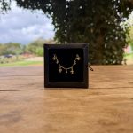 Chocker Cartier 37cm com Pingente Flor de Liz