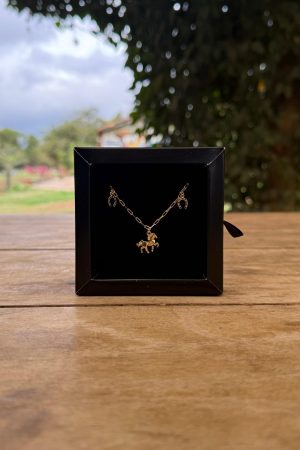 Chocker Cartier 37cm Pingente Cavalo e Ferraduras Folheado a Ouro 18k