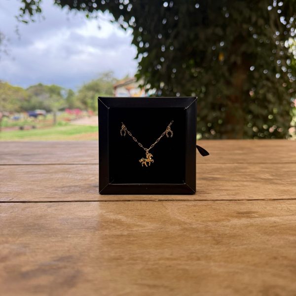 Chocker Cartier 37cm Pingente Cavalo e Ferraduras Folheado a Ouro 18k - Imagem 1