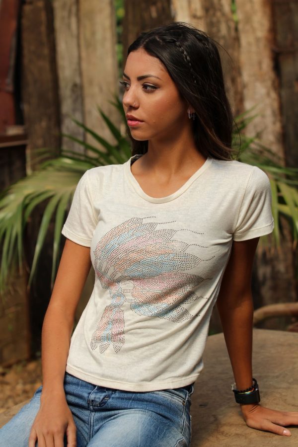 Camiseta Feminina UC Off White com Strass em Desenho de Cocar - Imagem 1