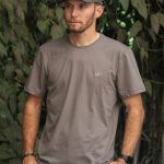 Camiseta Masculina UC Bordada Cinza Magneto