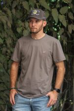 Camiseta Masculina UC Bordada Cinza Magneto